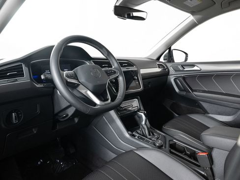 Used 2023 Volkswagen Tiguan SE image 13