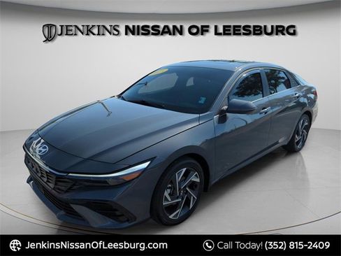 Used 2025 Hyundai Elantra Limited image 1