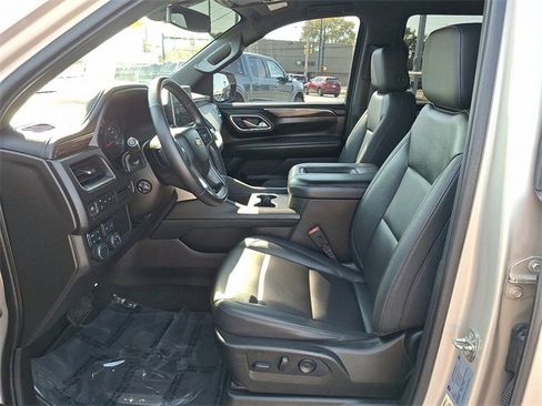 Used 2021 Chevrolet Tahoe LT w/ Luxury Package image 15