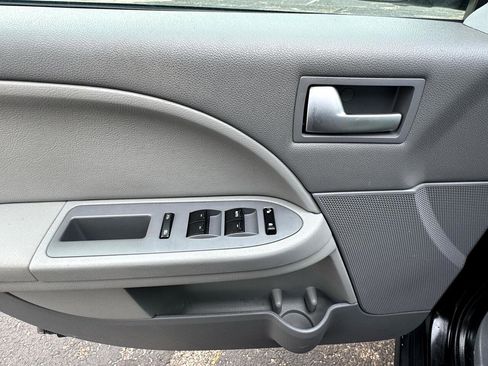 Used 2006 Ford Freestyle SEL image 25