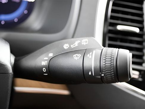 Certified 2025 Volvo XC90 T8 Plus image 19