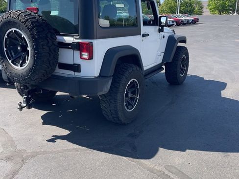 Used 2018 Jeep Wrangler Rubicon w/ Power Convenience Group AWD/4WD image 3