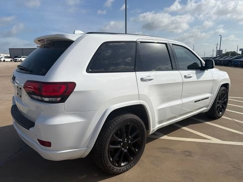 Used 2021 Jeep Grand Cherokee Laredo X RWD image 5