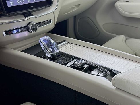 New 2026 Volvo XC60 B5 Ultra w/ Climate Package PRO image 15