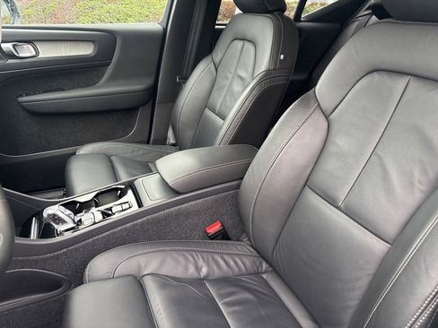 Certified 2023 Volvo XC40 B5 Ultimate w/ Protection Package Premier image 20