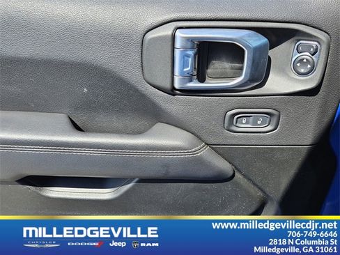 Used 2022 Jeep Wrangler Unlimited Sahara w/ Cold Weather Group image 33