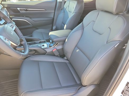 New 2025 Kia Telluride S image 4