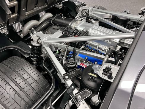 Used 2006 Ford GT RWD image 17