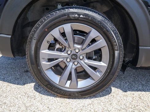 Used 2024 Ford Explorer XLT w/ Equipment Group 202A AWD/4WD image 30