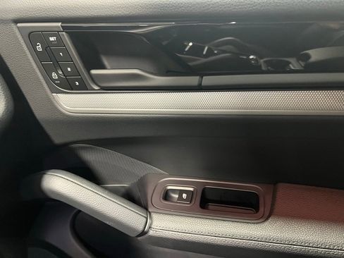 Used 2024 Porsche Cayenne Base w/ Premium Package image 27