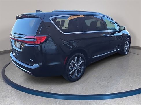 Used 2021 Chrysler Pacifica Pinnacle image 6
