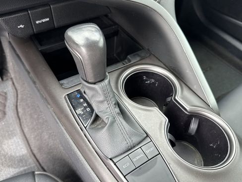 Used 2024 Toyota Camry SE FWD image 19