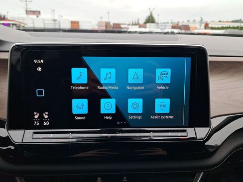 Used 2024 Volkswagen Atlas SE image 25