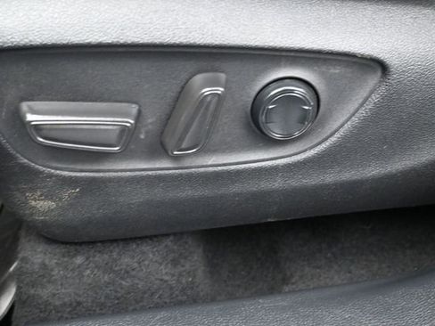 Used 2021 Toyota Highlander XLE image 12