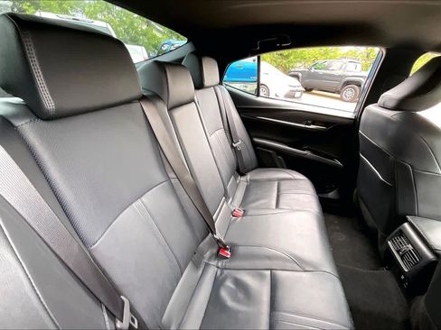 Used 2025 Toyota Camry XSE FWD image 18