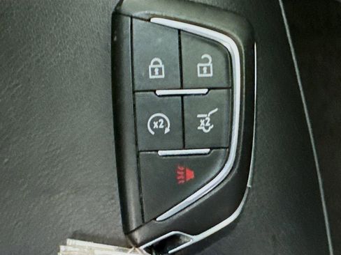 Used 2024 Cadillac XT4 Premium Luxury image 37