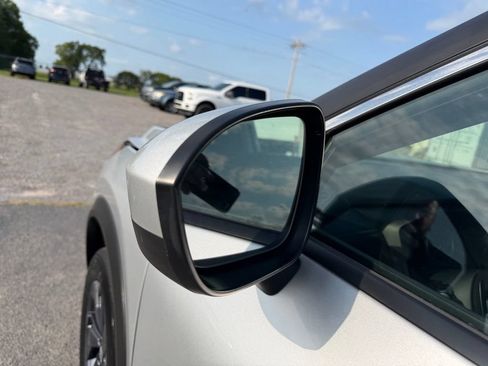 Used 2025 Nissan Rogue SV FWD image 12