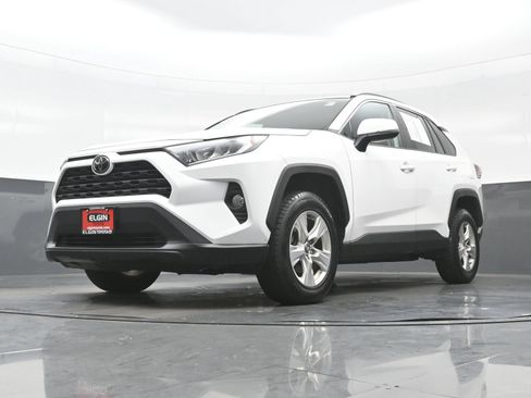 Used 2021 Toyota RAV4 XLE AWD/4WD image 26