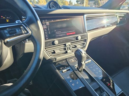 Used 2024 Porsche Macan image 28