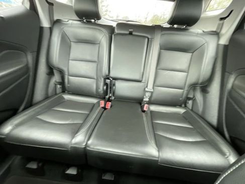 Used 2023 GMC Terrain SLT w/ Infotainment Package II image 15