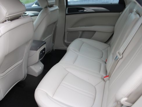 Used 2020 Lincoln MKZ image 30