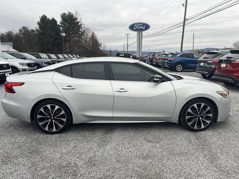 Used 2018 Nissan Maxima SR image 2