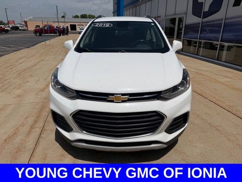 Used 2019 Chevrolet Trax LT w/ LT Convenience Package FWD image 8