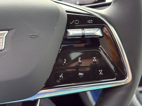 New 2026 Cadillac Optiq Luxury 2 image 15