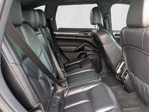Used 2017 Porsche Cayenne S Platinum image 16