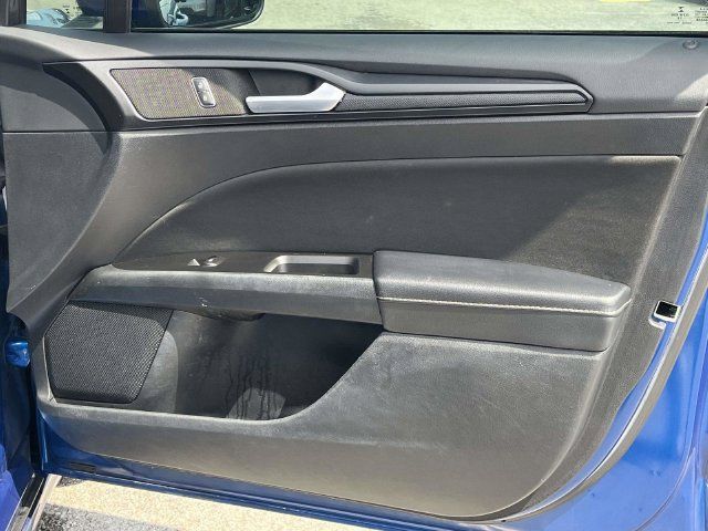 Used 2018 Ford Fusion SE w/ Equipment Group 201A FWD image 25