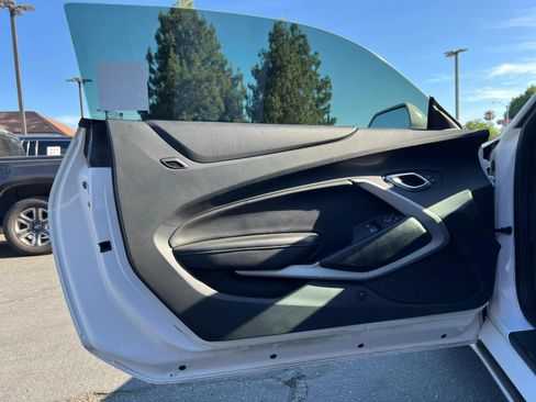 Used 2018 Chevrolet Camaro LT RWD image 13
