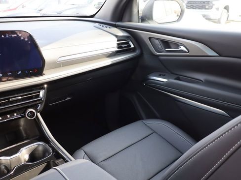 New 2026 Chevrolet Traverse LT w/ Driver Confidence Package image 41