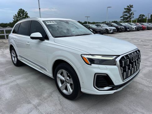 Certified 2025 Audi Q7 3.0T Premium w/ Convenience Package AWD/4WD image 3