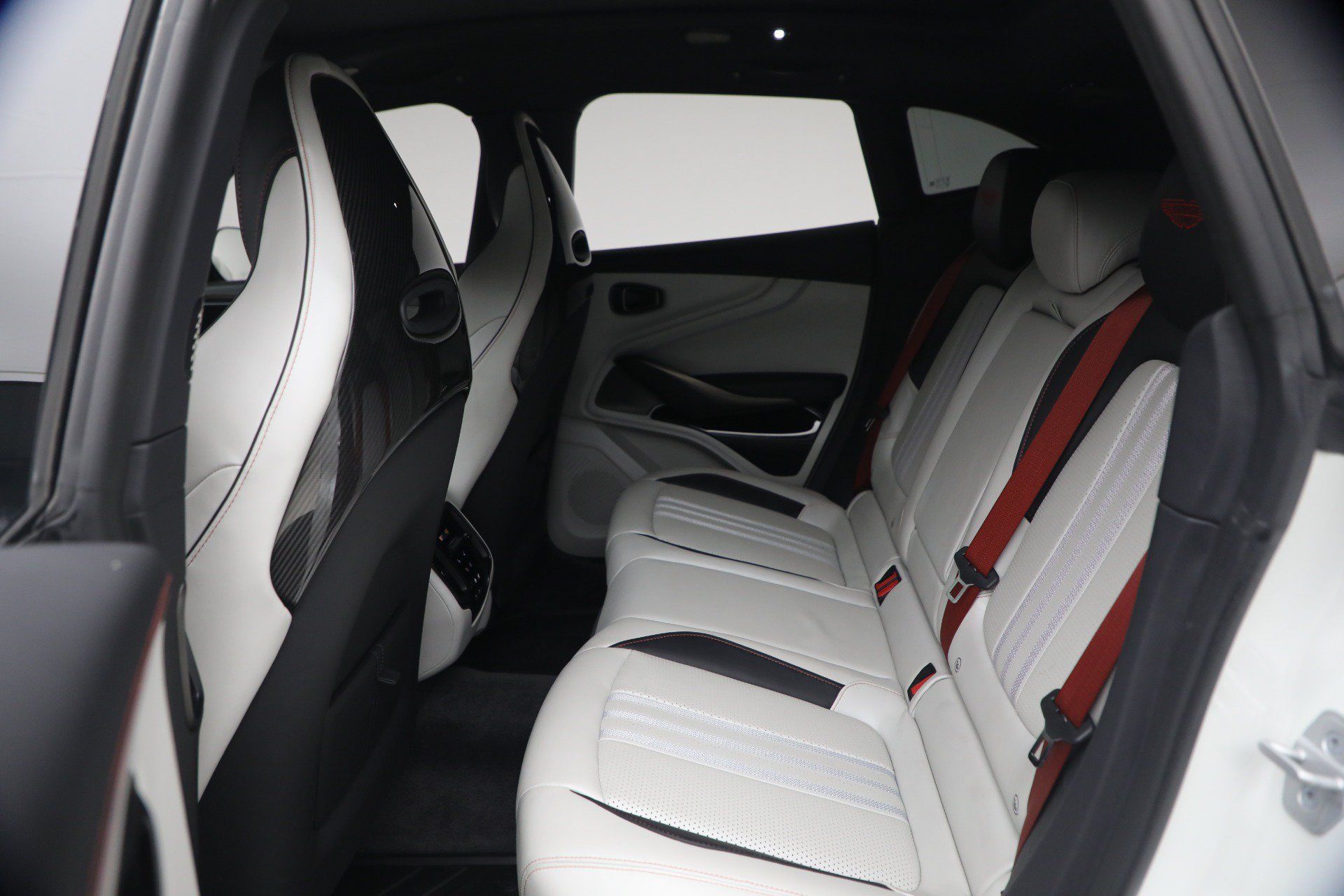 Used 2025 Aston Martin DBX 707 AWD/4WD image 17