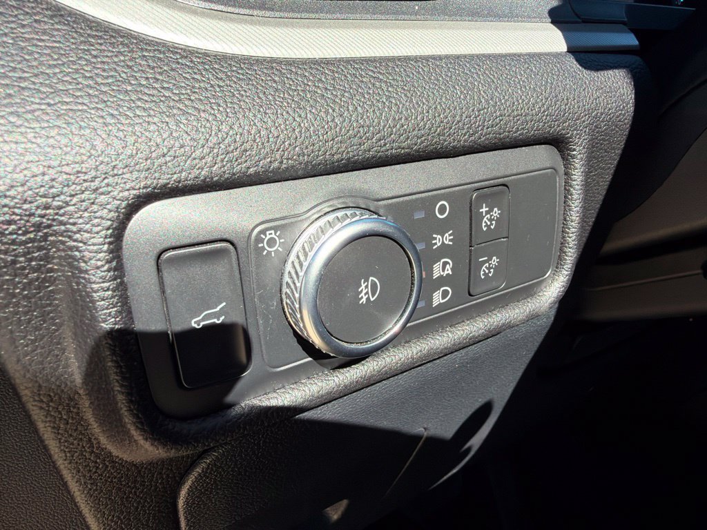 Used 2022 Ford Explorer XLT w/ Equipment Group 202A AWD/4WD image 21