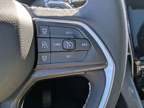 New 2025 Jeep Grand Cherokee Laredo X w/ Luxury Tech Group I image 17