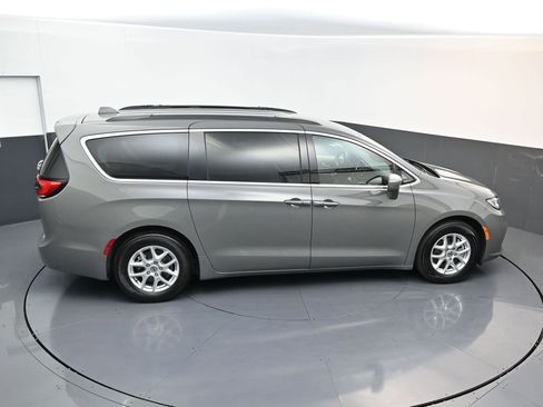 Used 2022 Chrysler Pacifica Touring-L image 20