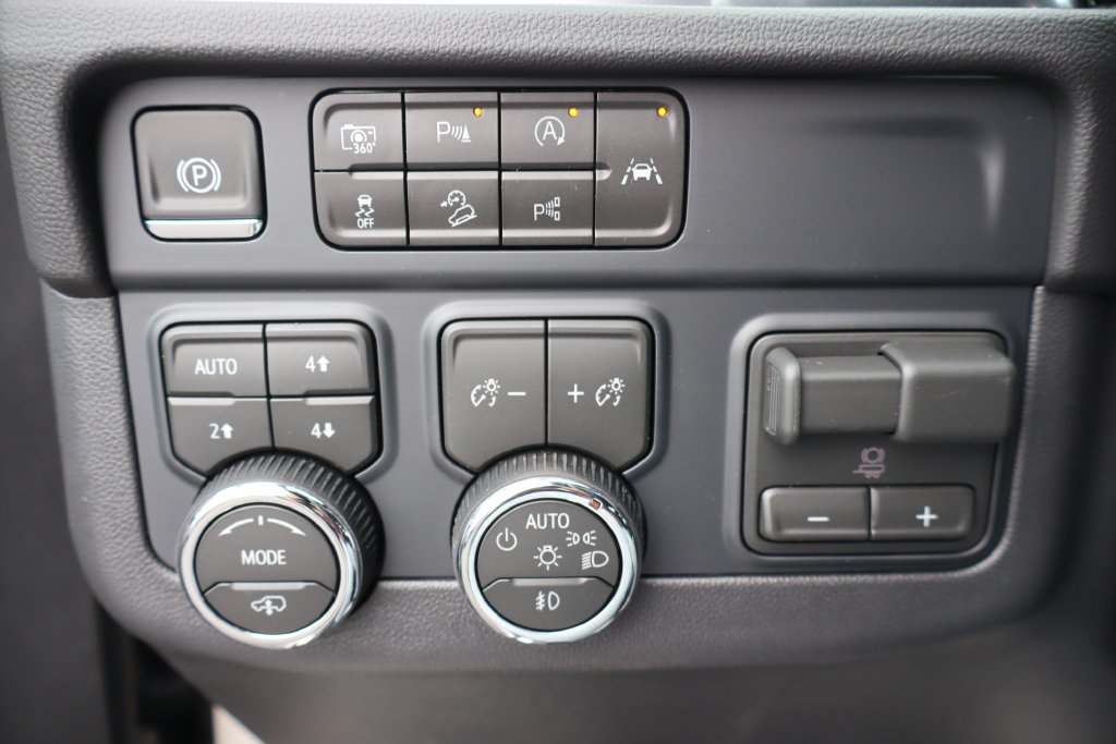New 2027 Chevrolet Suburban RST w/ Advanced Technology Package AWD/4WD image 17