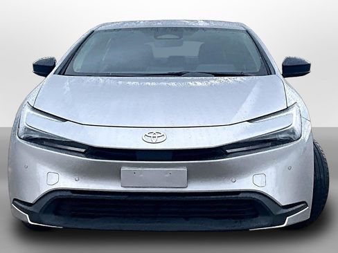 Used 2025 Toyota Prius LE FWD image 3