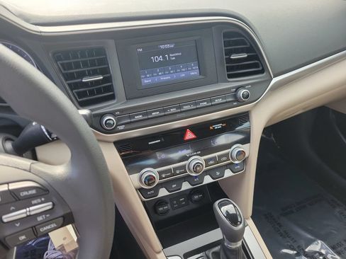 Used 2020 Hyundai Elantra SE FWD image 26
