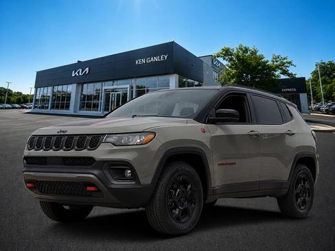 Used 2023 Jeep Compass Trailhawk w/ Trailhawk Convenience Group AWD/4WD image 1