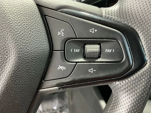 Used 2025 Chevrolet Trax LS FWD image 31