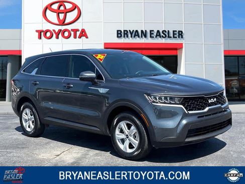 Used 2022 Kia Sorento LX AWD/4WD image 1