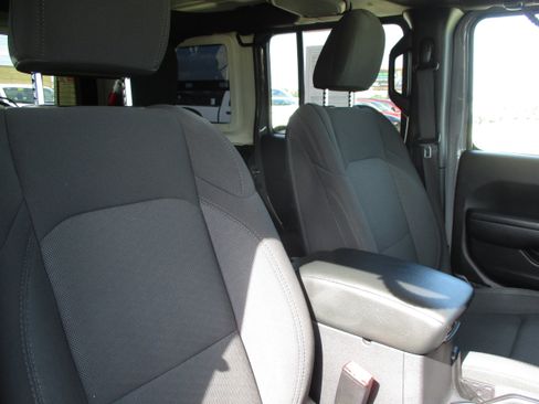 Used 2023 Jeep Wrangler Unlimited Sport AWD/4WD image 40