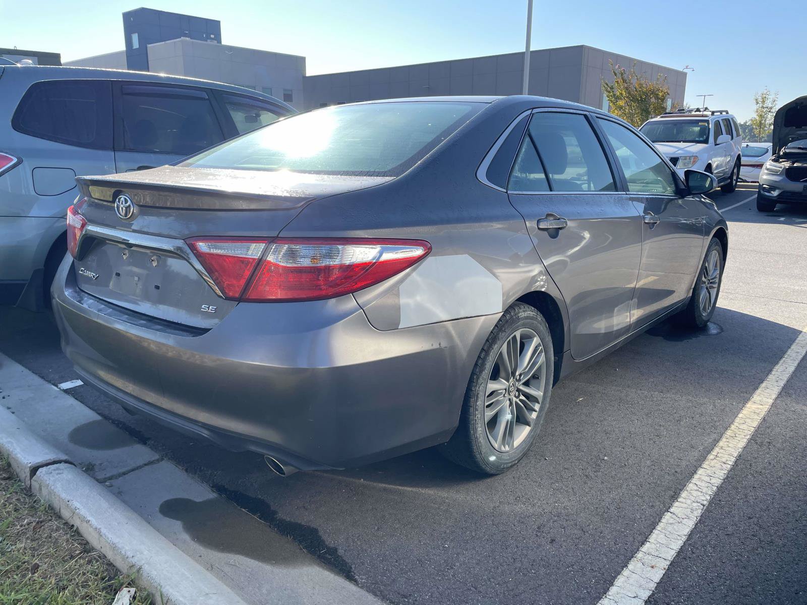 Used 2016 Toyota Camry SE FWD image 4