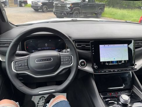 Used 2023 Jeep Wagoneer Series II AWD/4WD image 10