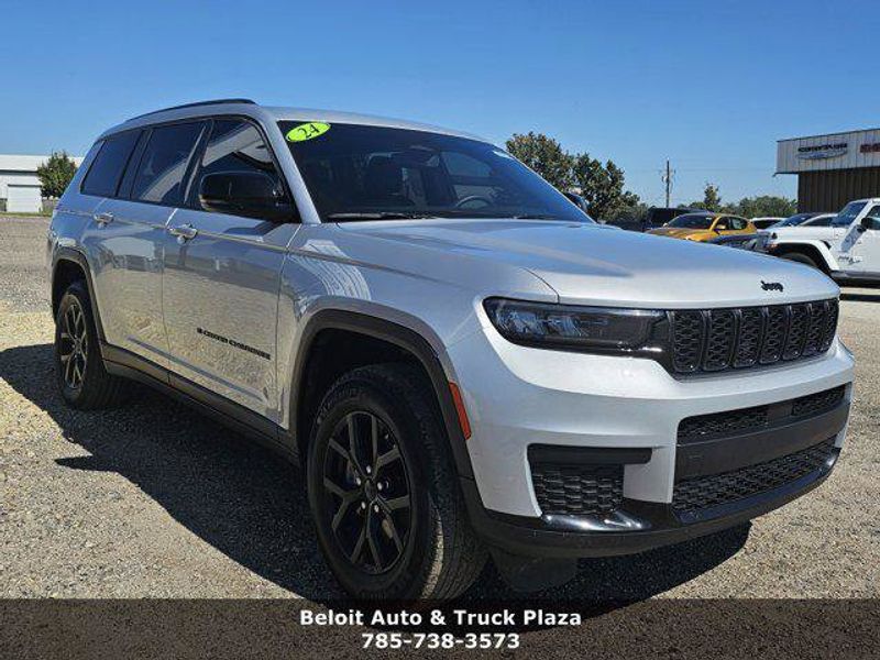 Certified 2024 Jeep Grand Cherokee L Laredo image 1
