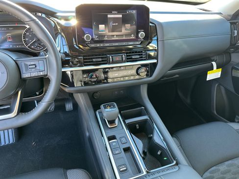 New 2025 Nissan Pathfinder SV w/ SV Premium Package image 30