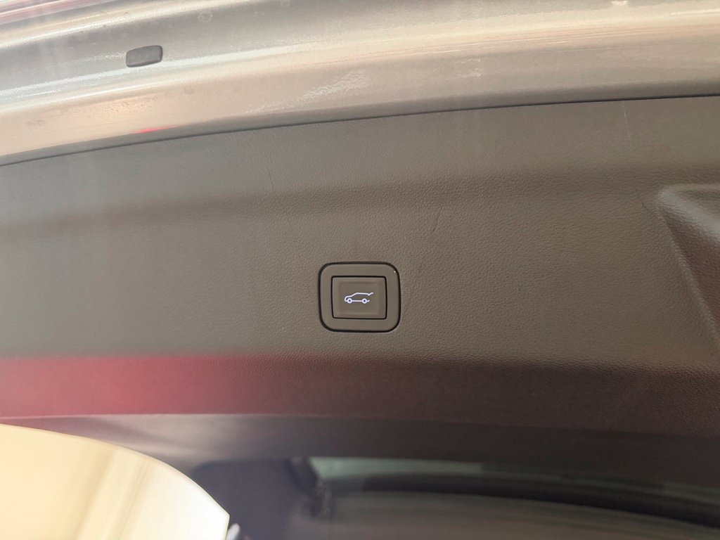 Used 2026 GMC Yukon Elevation w/ Elevation Premium Package RWD image 9