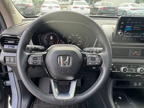 Used 2025 Honda Pilot Touring image 8